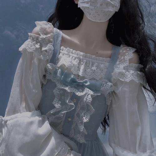 蓝色牛仔裤芬兰小姐